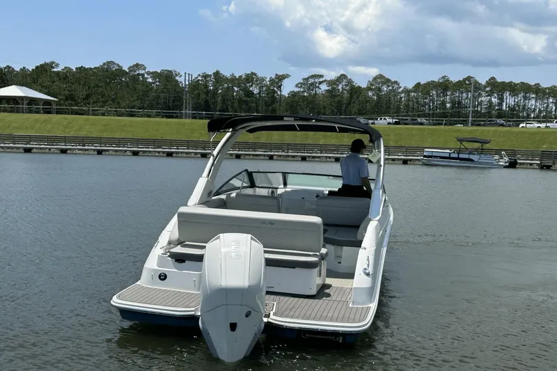 Slide: The Image of Sea Ray SDX 250 Outboard 2023 - 11