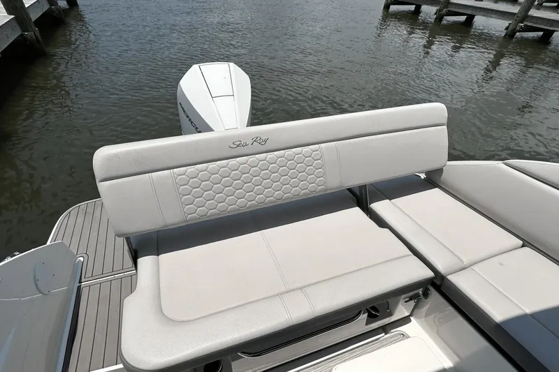 Slide: The Image of Sea Ray SDX 250 Outboard 2023 - 22
