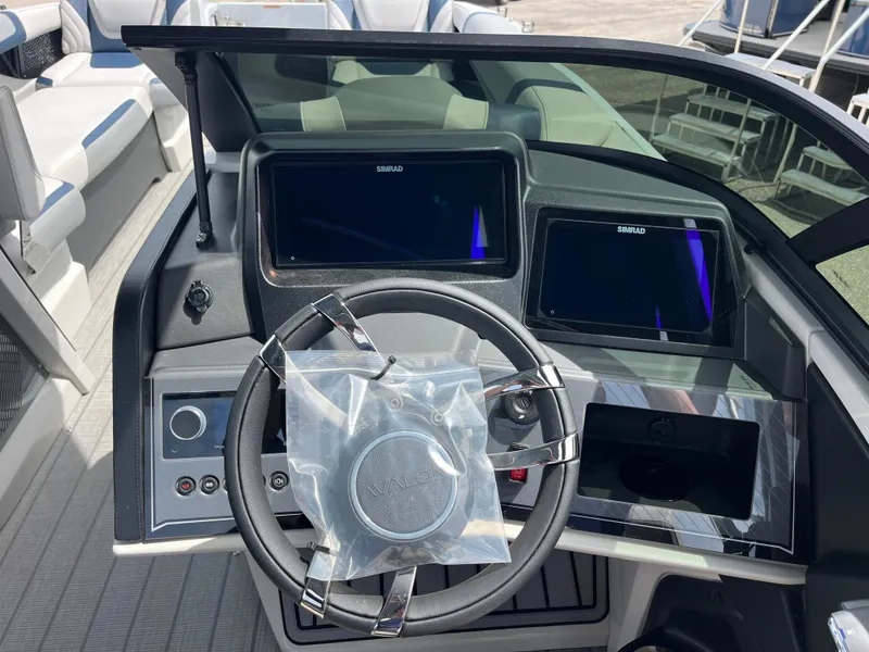 Slide: The Image of Avalon 2785 Excalibur Carbon Series, Windshield Elite, Tri Toon, High Performanc, Mercury 400 V-10 Verado 2025 - 51