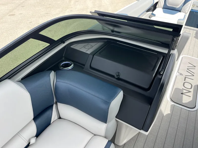 Slide: The Image of Avalon 2785 Excalibur Carbon Series, Windshield Elite, Tri Toon, High Performanc, Mercury 400 V-10 Verado 2025 - 52