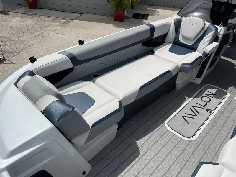 Slide: The Image of Avalon 2785 Excalibur Carbon Series, Windshield Elite, Tri Toon, High Performanc, Mercury 400 V-10 Verado 2025 - 55