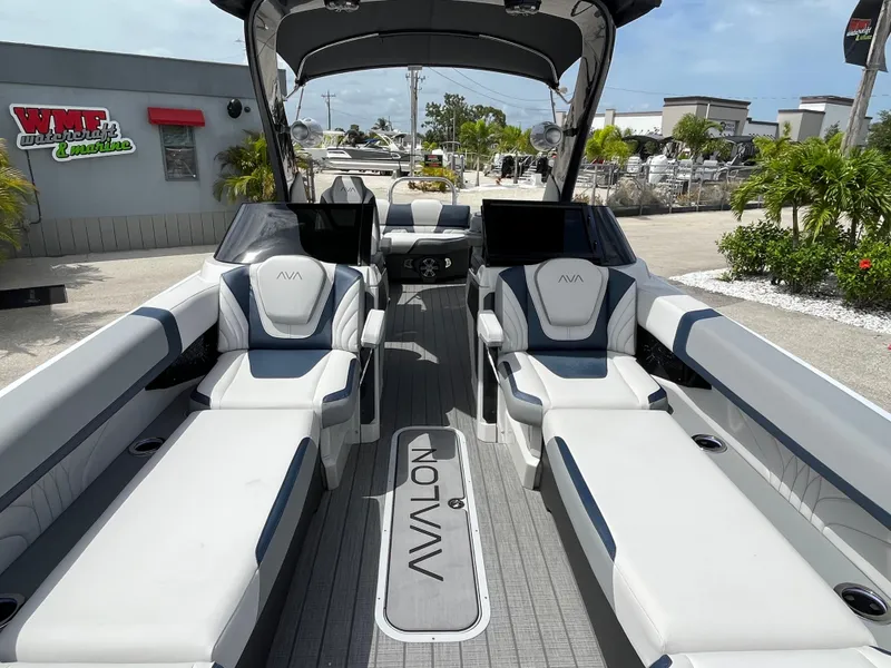 Slide: The Image of Avalon 2785 Excalibur Carbon Series, Windshield Elite, Tri Toon, High Performanc, Mercury 400 V-10 Verado 2025 - 57