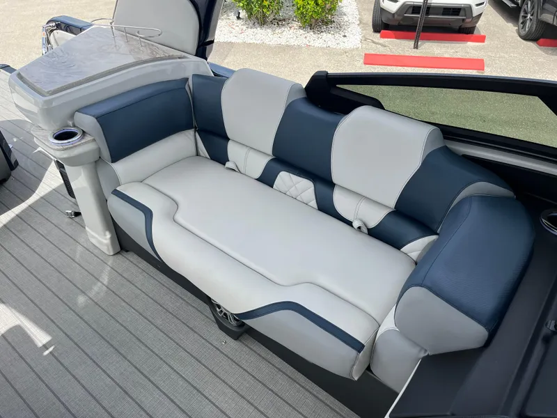 Slide: The Image of Avalon 2785 Excalibur Carbon Series, Windshield Elite, Tri Toon, High Performanc, Mercury 400 V-10 Verado 2025 - 60