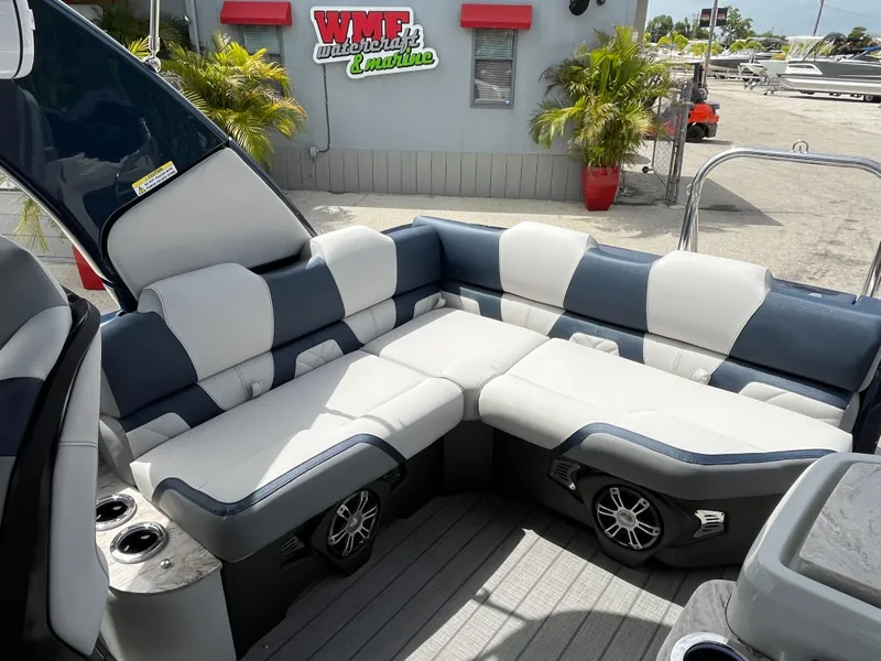 Slide: The Image of Avalon 2785 Excalibur Carbon Series, Windshield Elite, Tri Toon, High Performanc, Mercury 400 V-10 Verado 2025 - 61