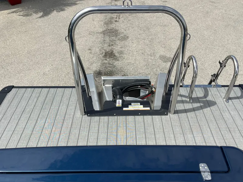 Slide: The Image of Avalon 2785 Excalibur Carbon Series, Windshield Elite, Tri Toon, High Performanc, Mercury 400 V-10 Verado 2025 - 64