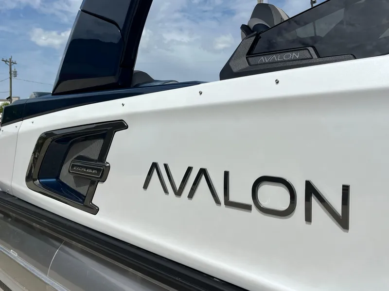 Slide: The Image of Avalon 2785 Excalibur Carbon Series, Windshield Elite, Tri Toon, High Performanc, Mercury 400 V-10 Verado 2025 - 65
