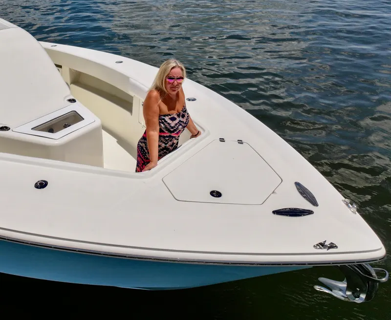 Slide: The Image of Woman on 2016 SeaVee 430 Fish Around boat in water. - 38