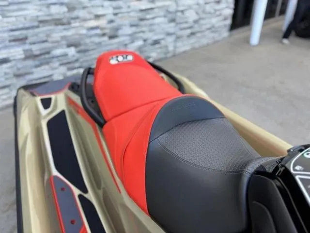 Slide: The Image of Sea-Doo RXT-X 2025 - 8