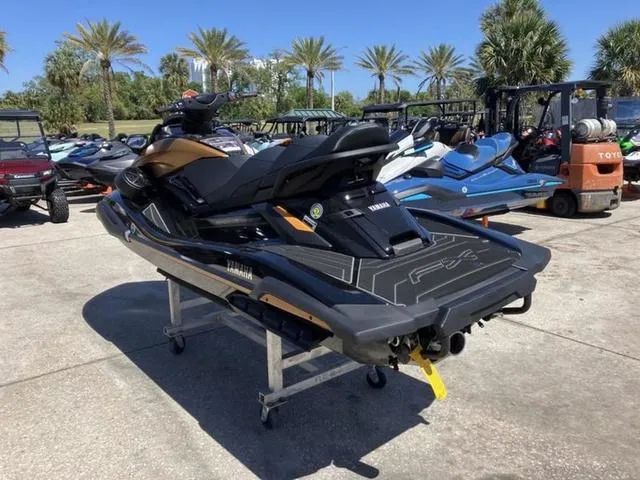 Slide: The Image of Yamaha FX Cruiser HO 2025 - 10