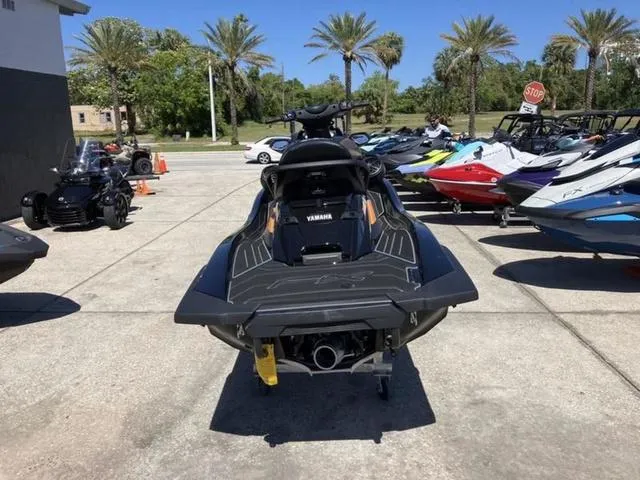 Slide: The Image of Yamaha FX Cruiser HO 2025 - 11