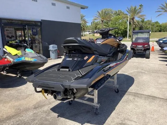 Slide: The Image of Yamaha FX Cruiser HO 2025 - 12