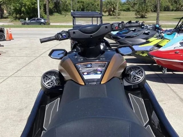 Slide: The Image of Yamaha FX Cruiser HO 2025 - 14