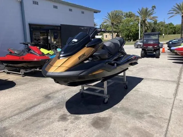 Slide: The Image of Yamaha FX Cruiser HO 2025 - 4