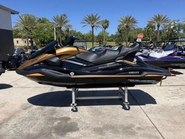 Slide: The Image of Yamaha FX Cruiser HO 2025 - 6