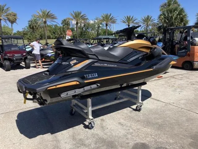 Slide: The Image of Yamaha FX Cruiser HO 2025 - 8