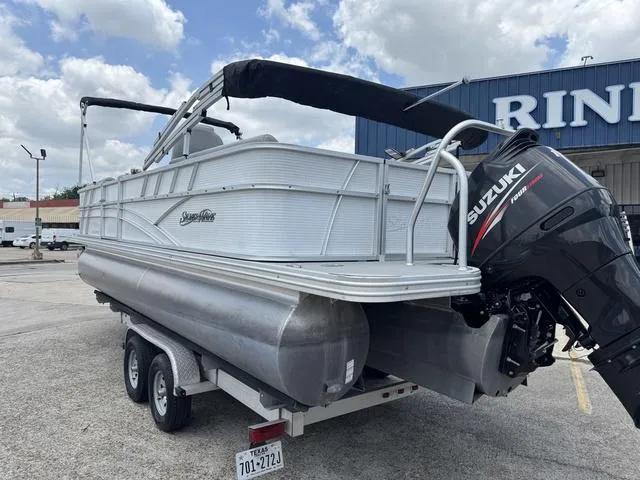 Slide: The Image of Silver Wave 230 Island RL 2017 - 10