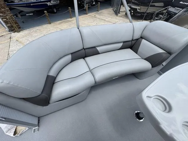 Slide: The Image of Silver Wave 230 Island RL 2017 - 12