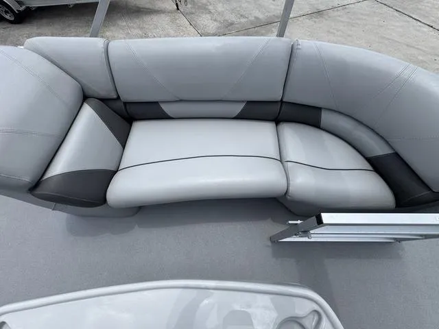 Slide: The Image of Silver Wave 230 Island RL 2017 - 13