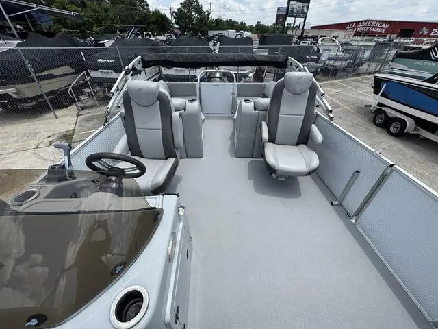 Slide: The Image of Silver Wave 230 Island RL 2017 - 14