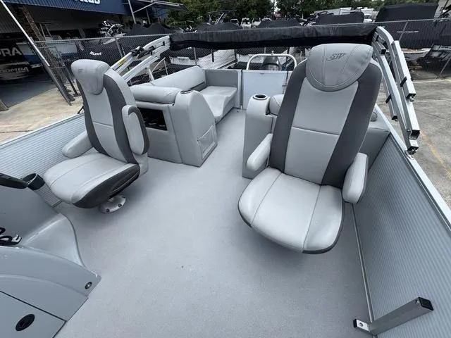 Slide: The Image of Silver Wave 230 Island RL 2017 - 16