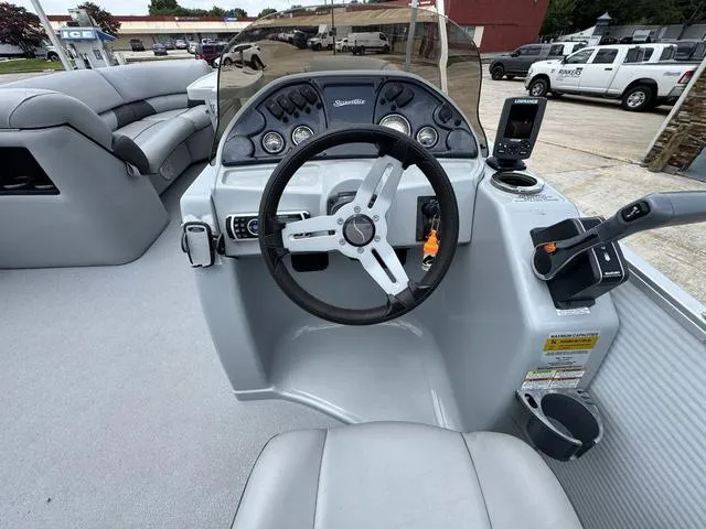 Slide: The Image of Silver Wave 230 Island RL 2017 - 17