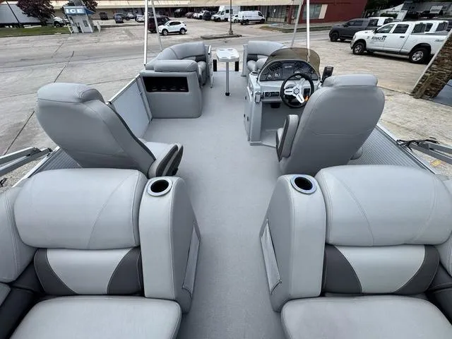 Slide: The Image of Silver Wave 230 Island RL 2017 - 19