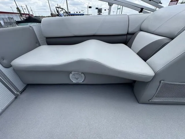 Slide: The Image of Silver Wave 230 Island RL 2017 - 22