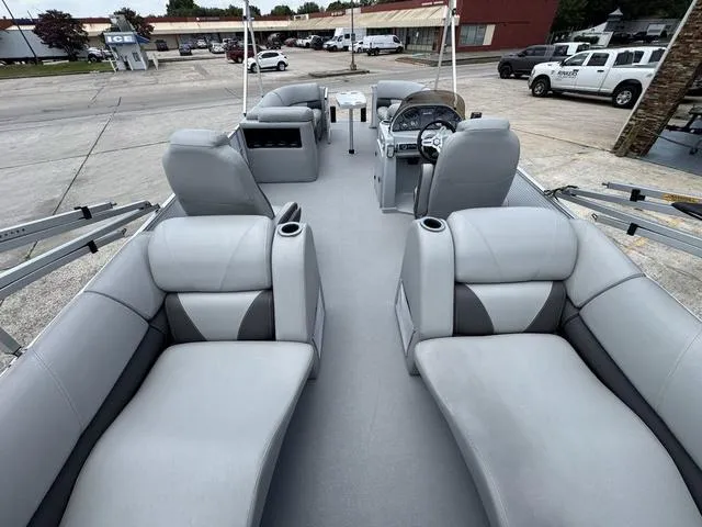 Slide: The Image of Silver Wave 230 Island RL 2017 - 24