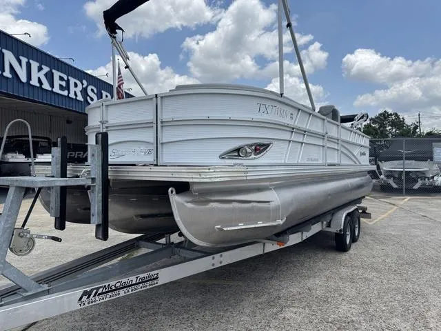 Slide: The Image of Silver Wave 230 Island RL 2017 - 3