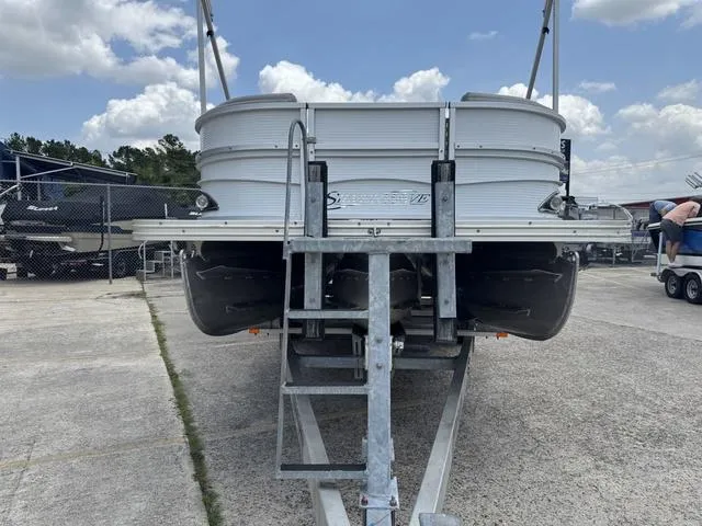 Slide: The Image of Silver Wave 230 Island RL 2017 - 4