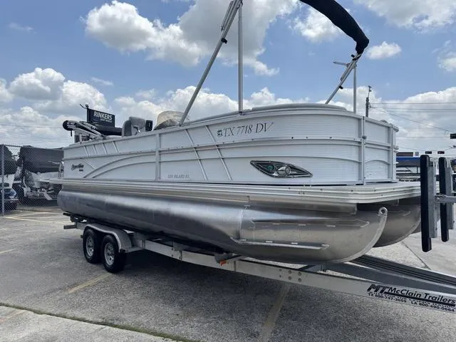 Slide: The Image of Silver Wave 230 Island RL 2017 - 5