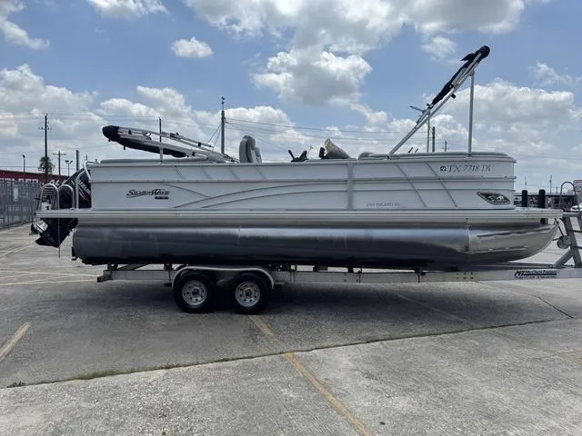 Slide: The Image of Silver Wave 230 Island RL 2017 - 6