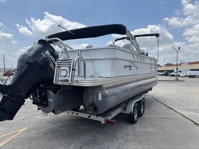 Slide: The Image of Silver Wave 230 Island RL 2017 - 7