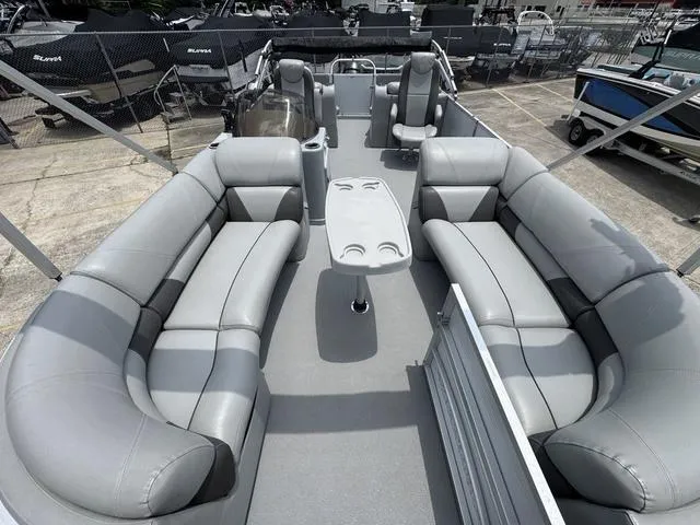 Slide: The Image of Silver Wave 230 Island RL 2017 - 8