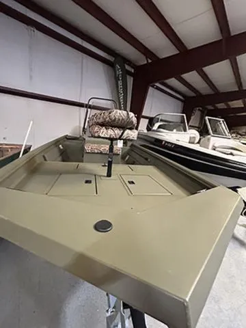 Slide: The Image of Lowe Roughneck RX1860 CC 2025 - 10