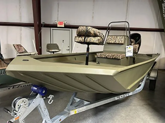 Slide: The Image of Lowe Roughneck RX1860 CC 2025 - 2