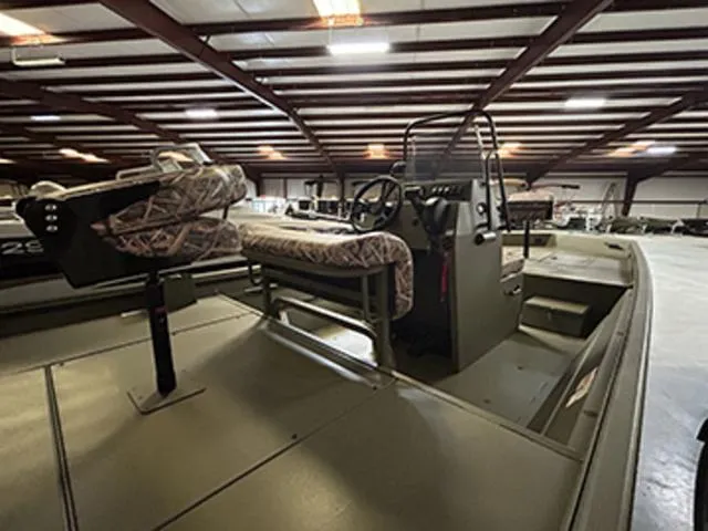 Slide: The Image of Lowe Roughneck RX1860 CC 2025 - 3