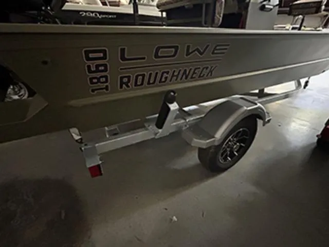 Slide: The Image of Lowe Roughneck RX1860 CC 2025 - 4