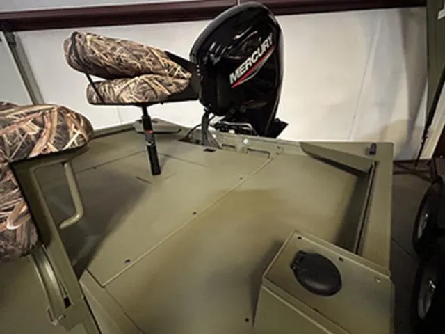 Slide: The Image of Lowe Roughneck RX1860 CC 2025 - 5