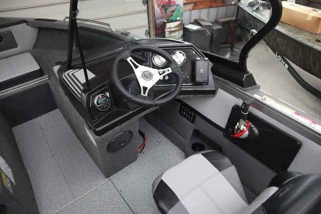 Slide: The Image of Crestliner 1850 Sportfish 2025 - 11