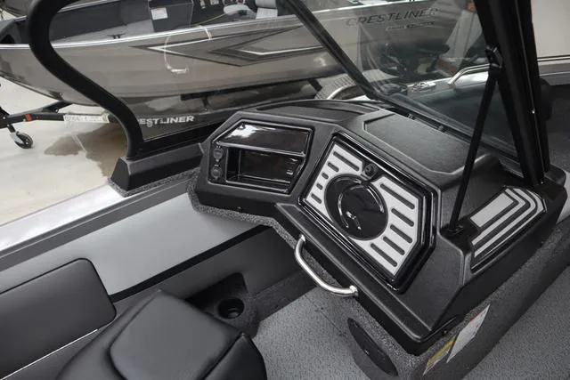 Slide: The Image of Crestliner 1850 Sportfish 2025 - 12