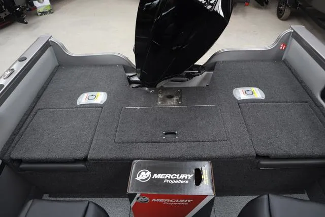 Slide: The Image of Crestliner 1850 Sportfish 2025 - 17