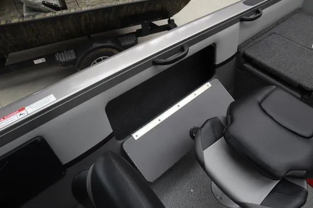 Slide: The Image of Crestliner 1850 Sportfish 2025 - 18