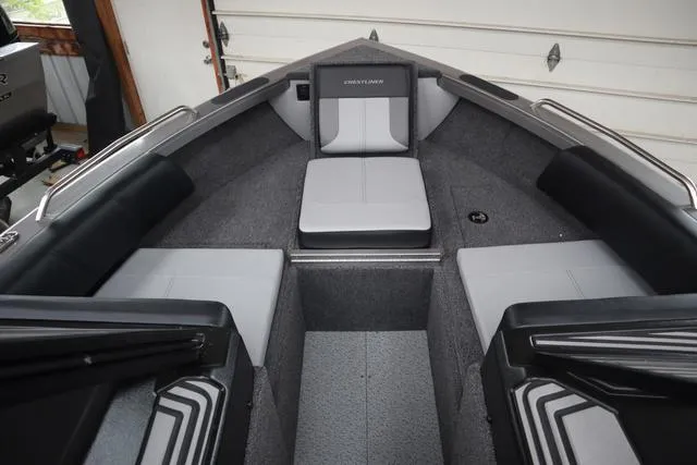 Slide: The Image of Crestliner 1850 Sportfish 2025 - 6