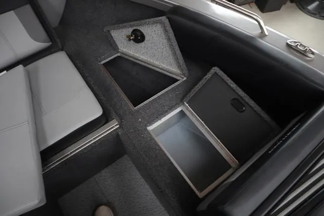 Slide: The Image of Crestliner 1850 Sportfish 2025 - 7