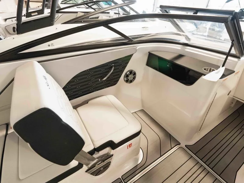 Slide: The Image of Sea Ray SPX 190 2025 - 10