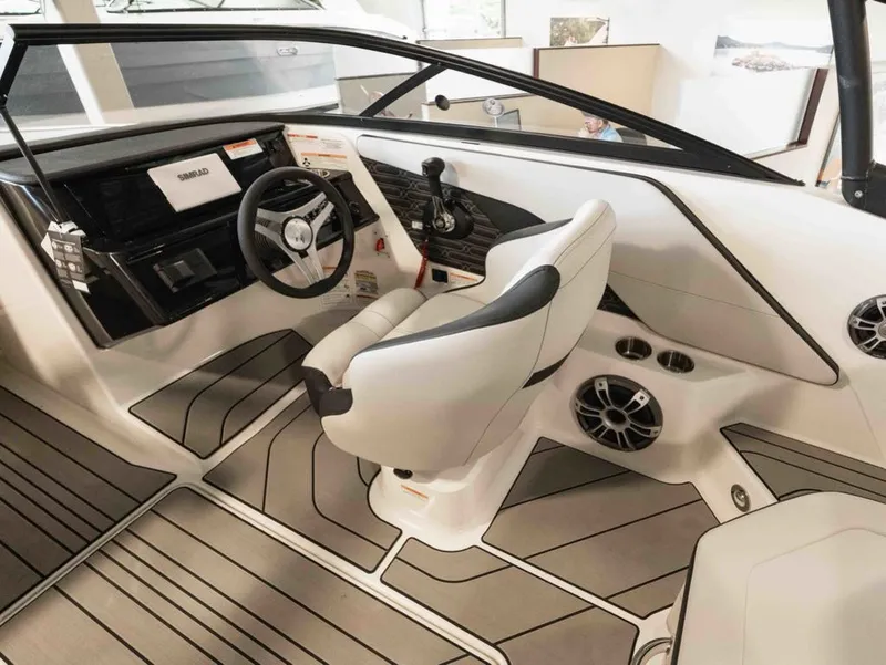 Slide: The Image of Sea Ray SPX 190 2025 - 11