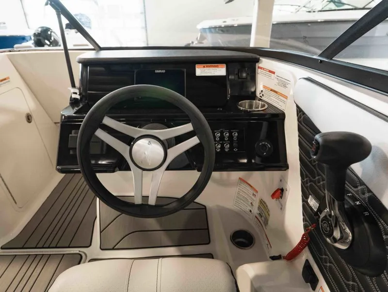 Slide: The Image of Sea Ray SPX 190 2025 - 13