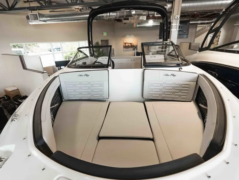 Slide: The Image of Sea Ray SPX 190 2025 - 15