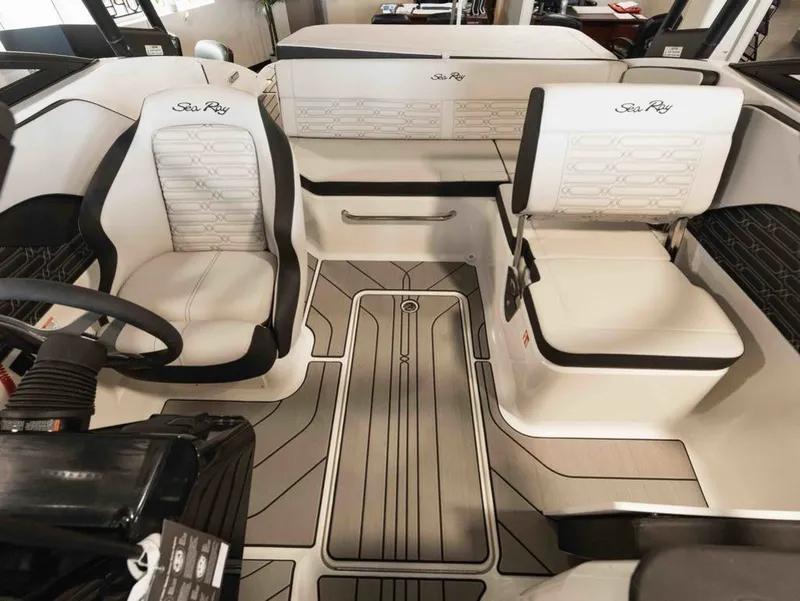 Slide: The Image of Sea Ray SPX 190 2025 - 18